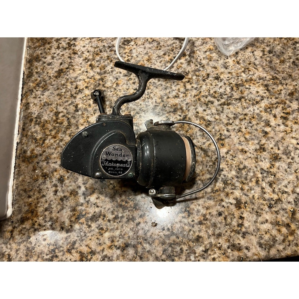Vintage SHAKESPEARE Sea Wonder 2070 EJ Reel Made in USA Circa 1959 With Line
